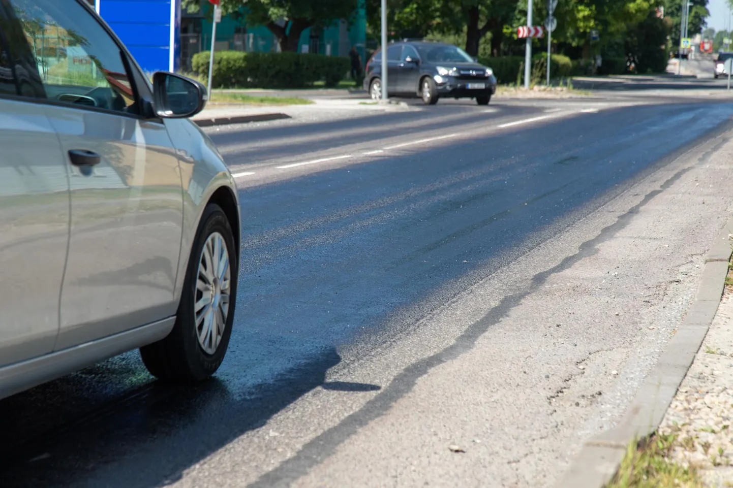 Esmaspäeva lõuna ajal olid Riia maanteel teeolud pehmelt öeldes pigised.