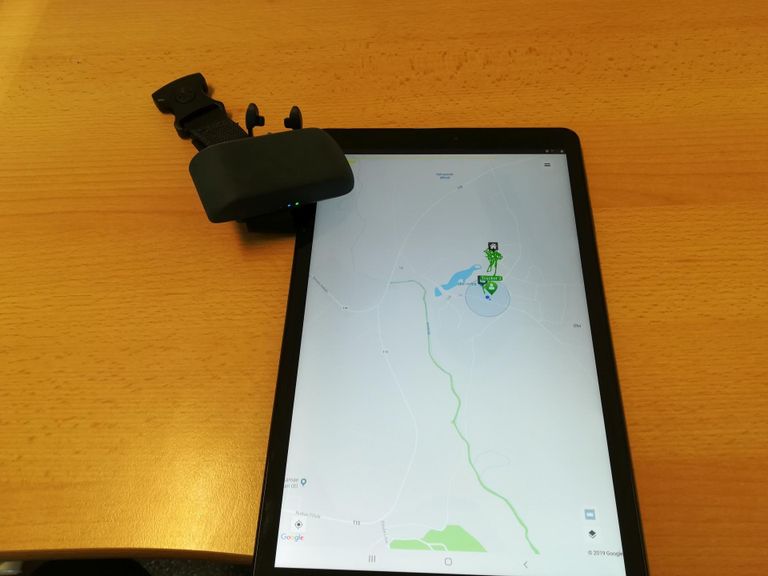 GPS-iga varustatud seade, mis on mõeldud hooldekodu dementsetele klientidele.