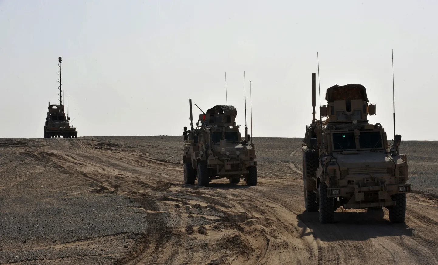 Pildil on USA armee kasutuses olevad MRAP-tüüpi sõidukid.