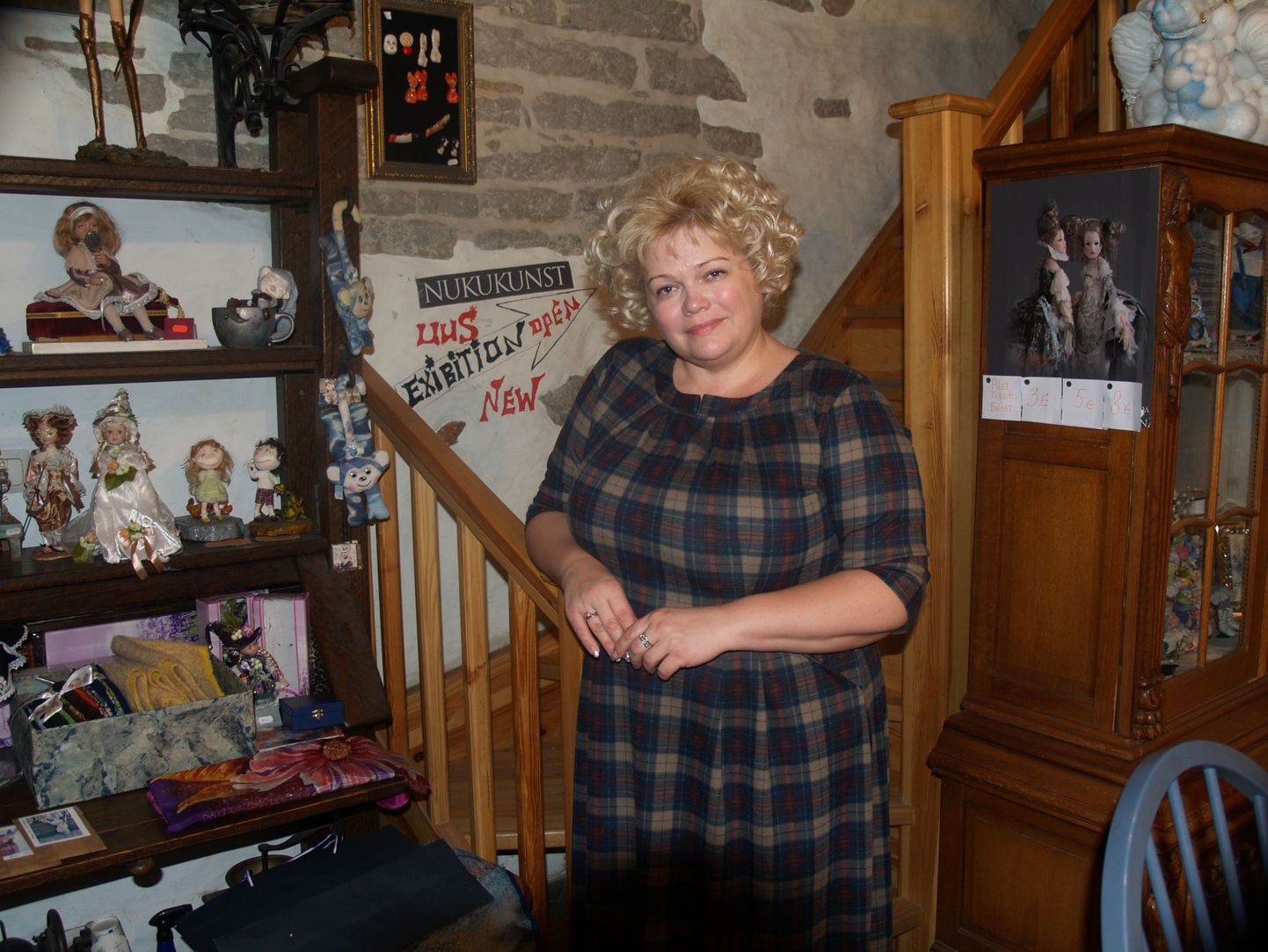 Светлана Пчельникова в Доме авторской куклы в проходе Катарины в Старом Таллинне.