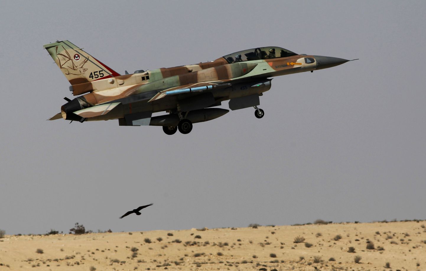 Iisraeli hävitaja F-16.