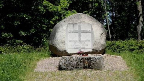 Ruski državljan Andrej Patrikejev oproščen obtožb o skrunitvi spominskega obeležja legionarjem