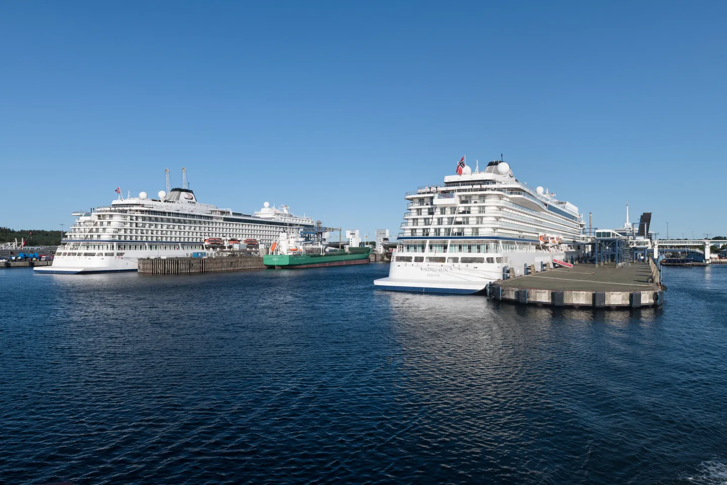 Ristlusfirma Viking laevad Star Bergen ja Viking Sun seisid pandeemiaperioodil Taanis Mukrani sadamas ja ootasid luba kruiisireiside taasalustamiseks