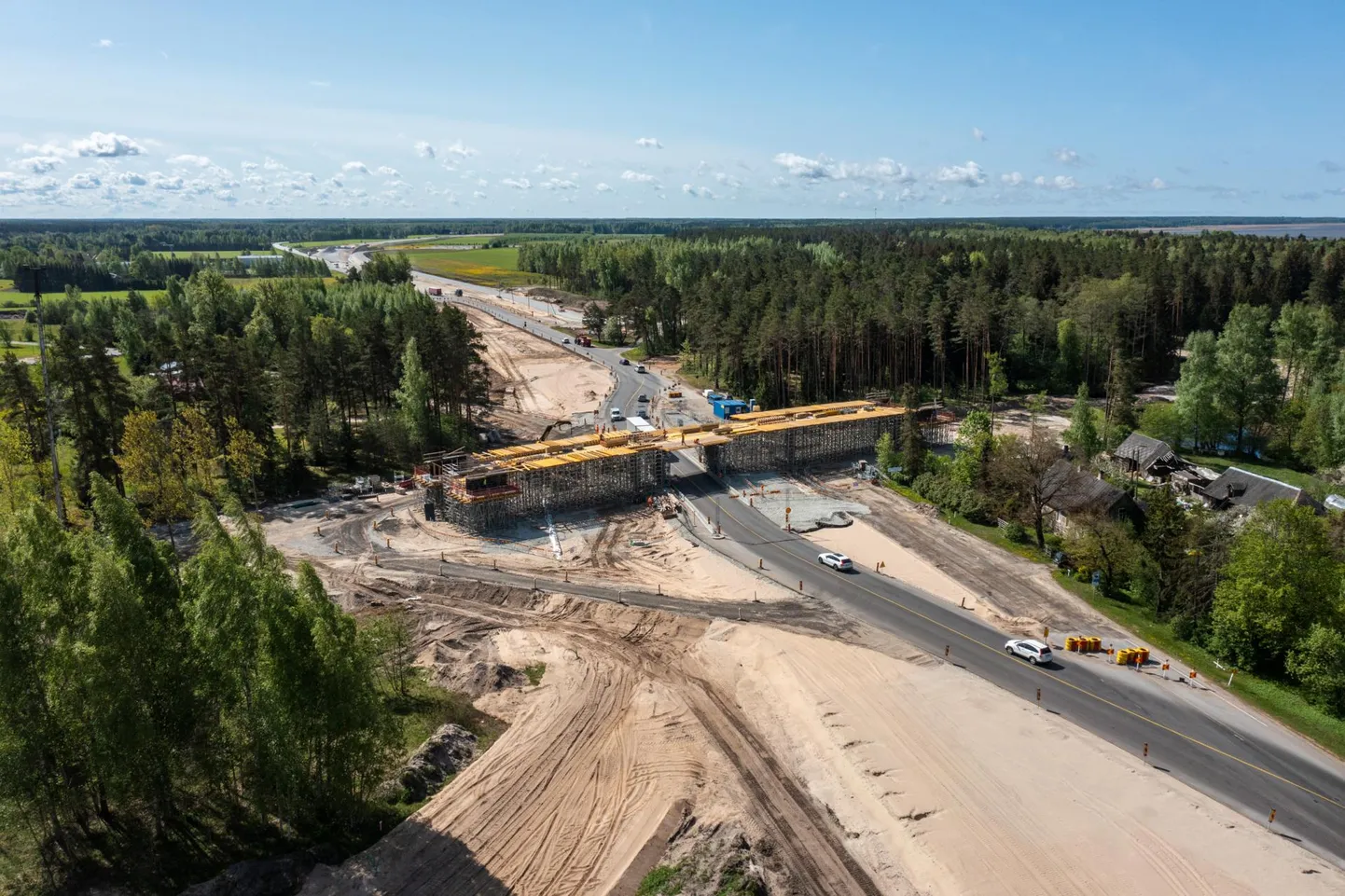 Pärnu–Uulu 2+2-teelõik peaks valmima 2025. aasta algul.