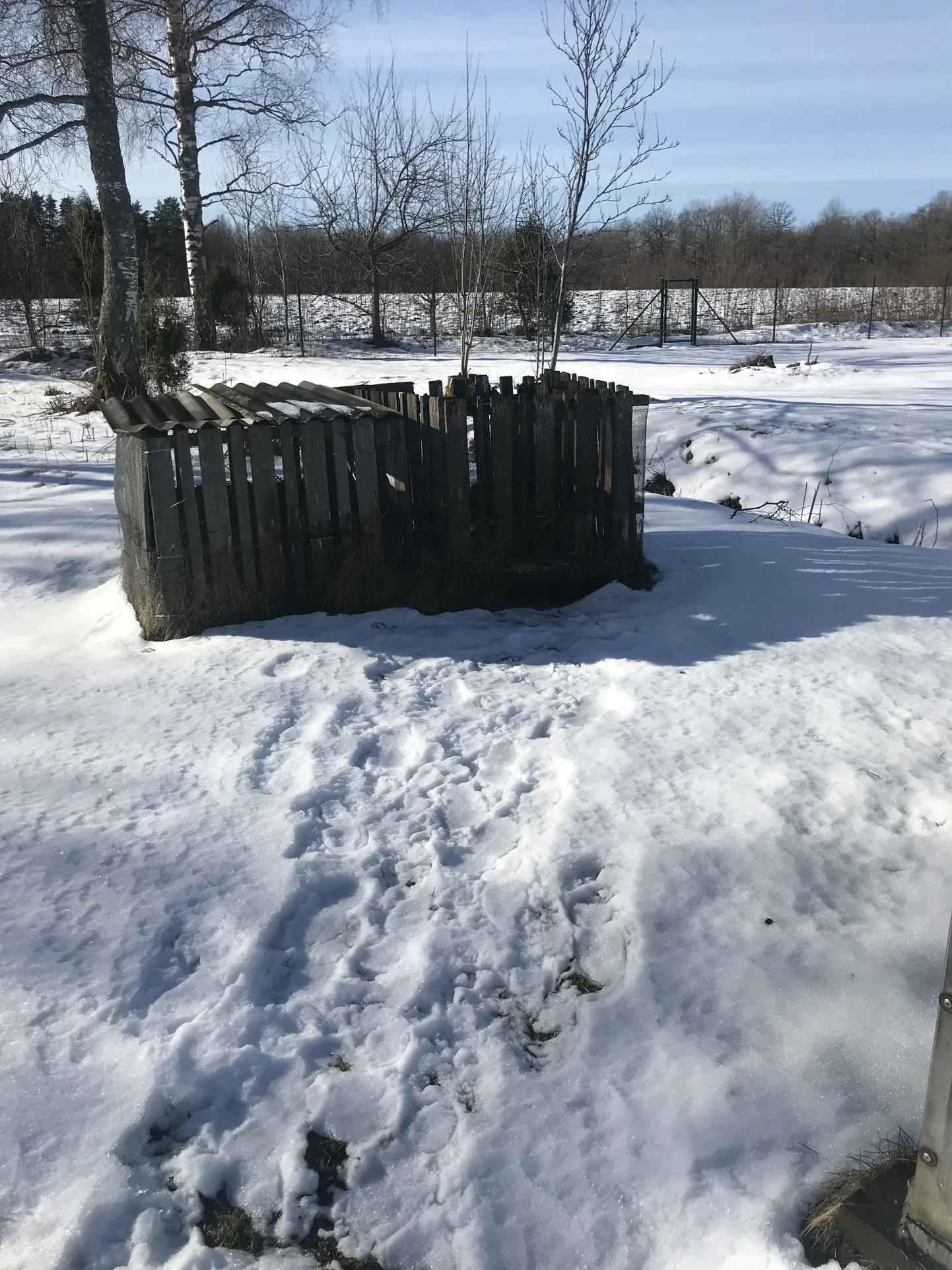 Reomäe nunnakloostri toidujäätmed lähevad sellesse kompostikasti.