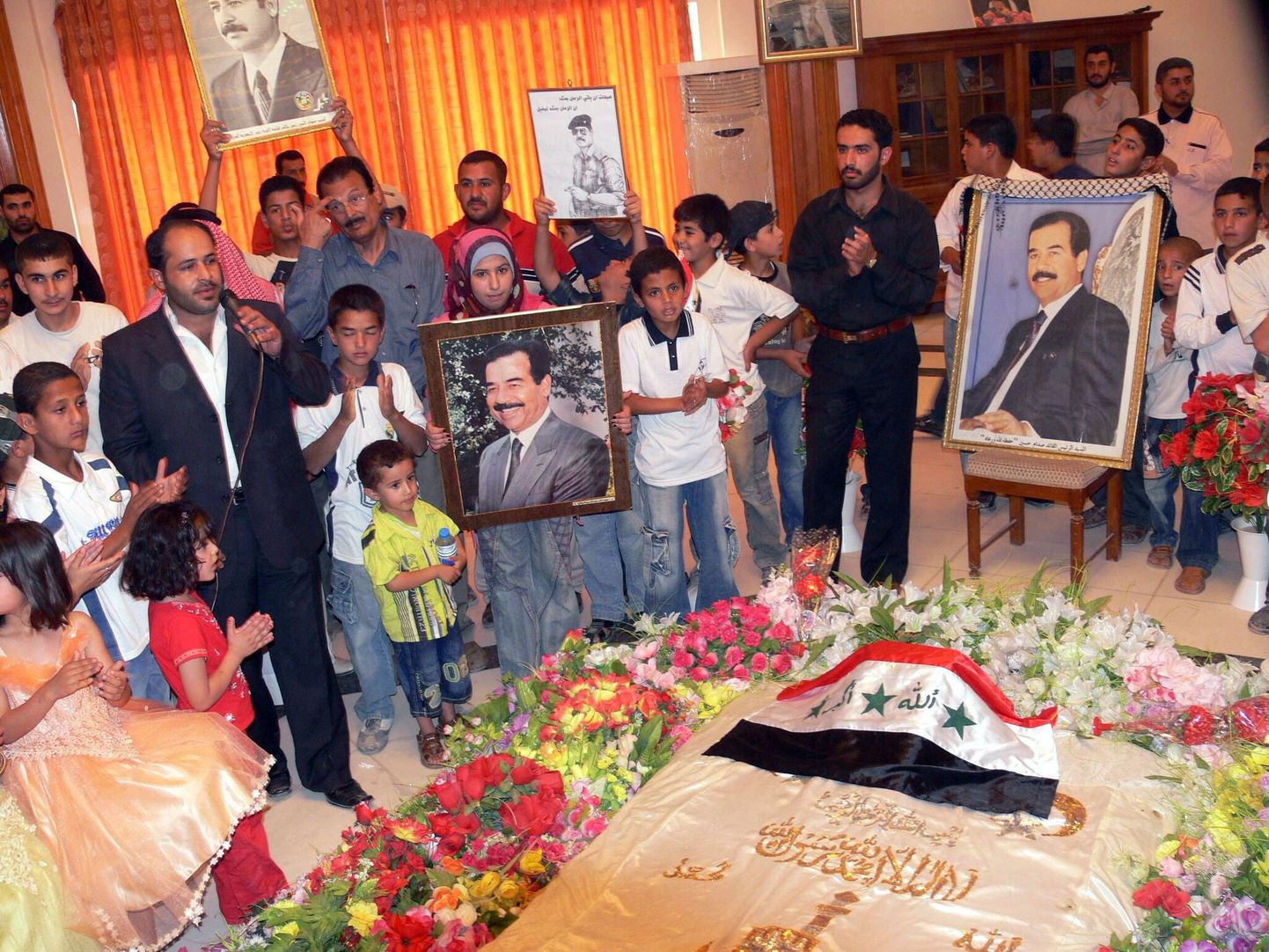 Saddam Husseini sünniaastapäeva tähistamine Tikritis