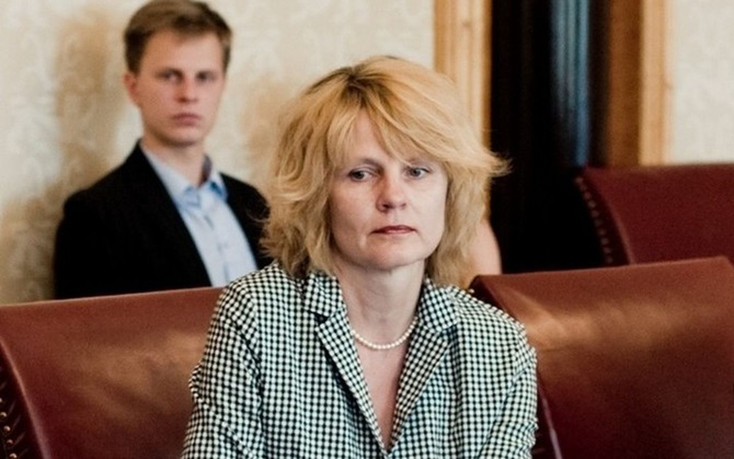 Pille Aver presidendi juures ametisse nimetamisel 2012. aastal.