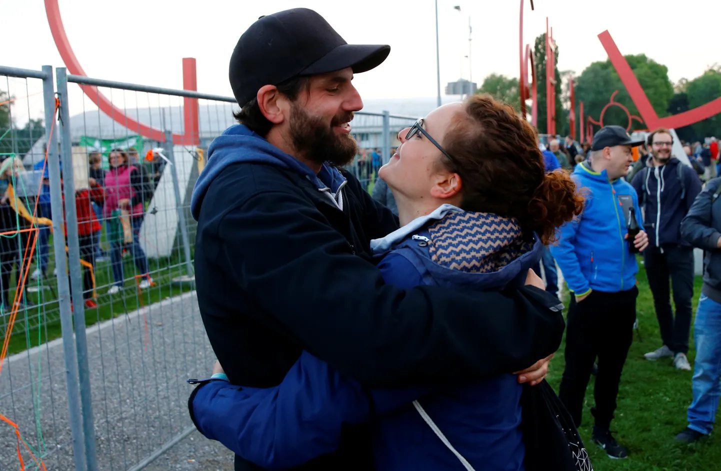 Lukas ja Leonie kohtuvad pärast Šveitsi-Saksamaa piiri mahavõtmist