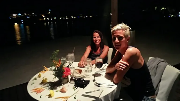 Lindsey ja Vicki pole laenu tagasimaksmiseks millestki loobuma pidanud.