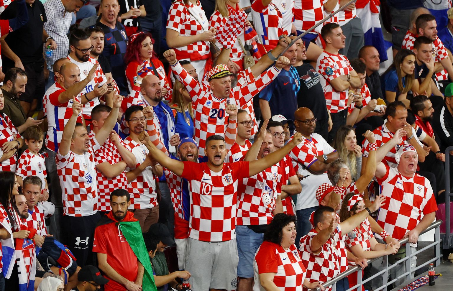 Болельщики сборной Хорватии на матче за бронзу, ЧМ по футболу 2022 в Катаре.