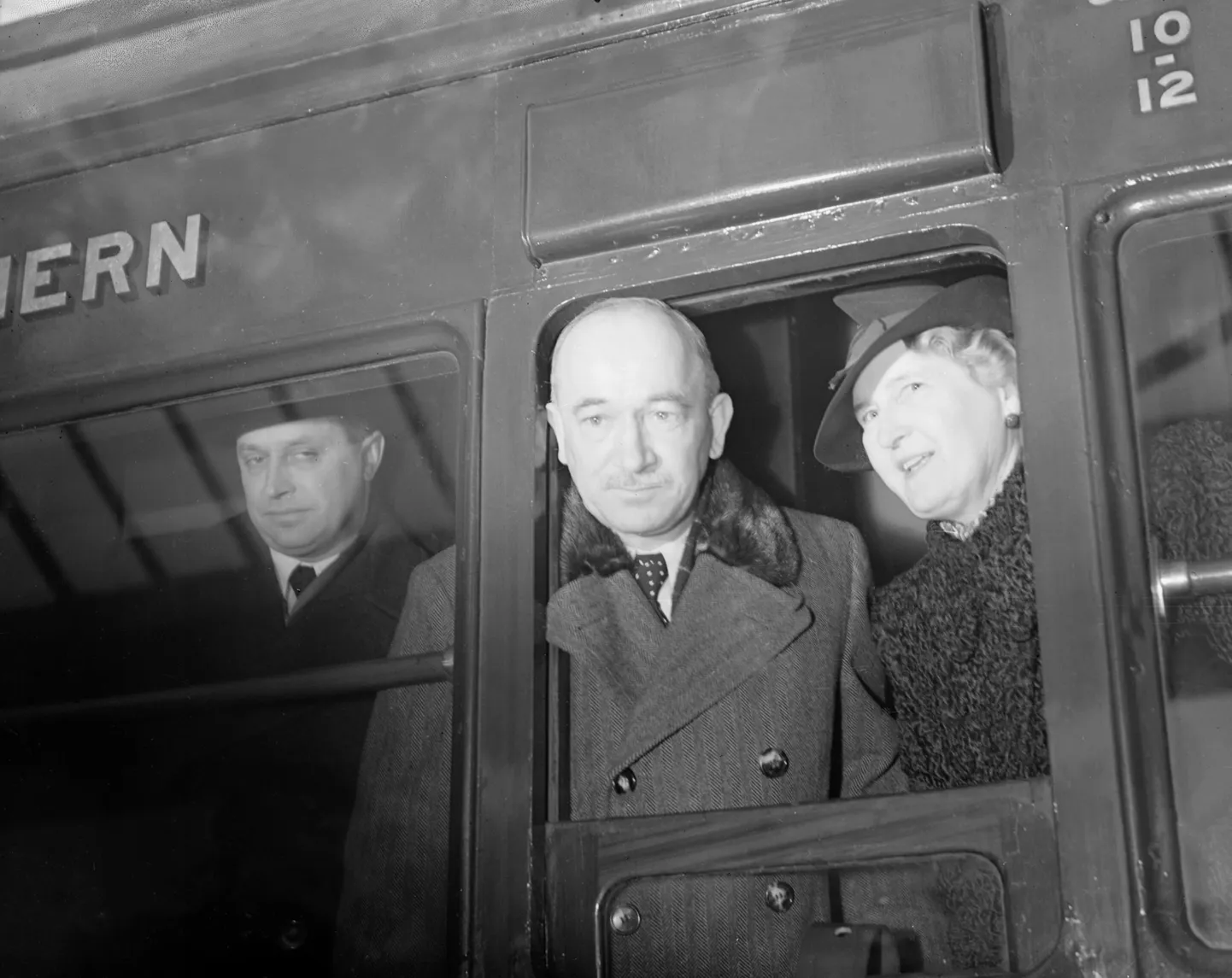Edvard Benes abikaasa Hanaga eksiilis Inglismaal.
