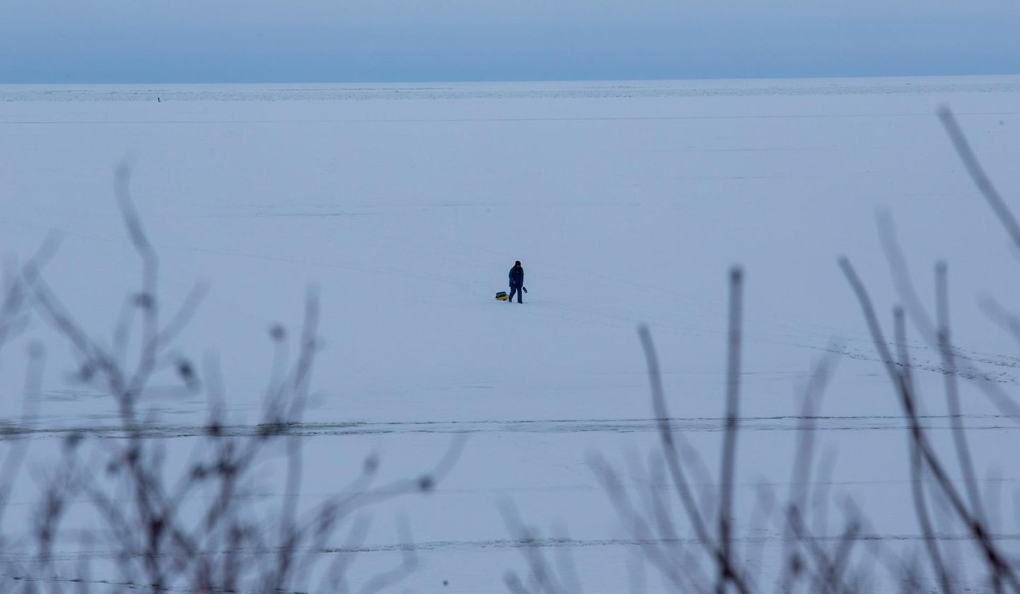 Kalastaja Kallaste juures Peipsi jää peal. Pilt on illustratiivne.