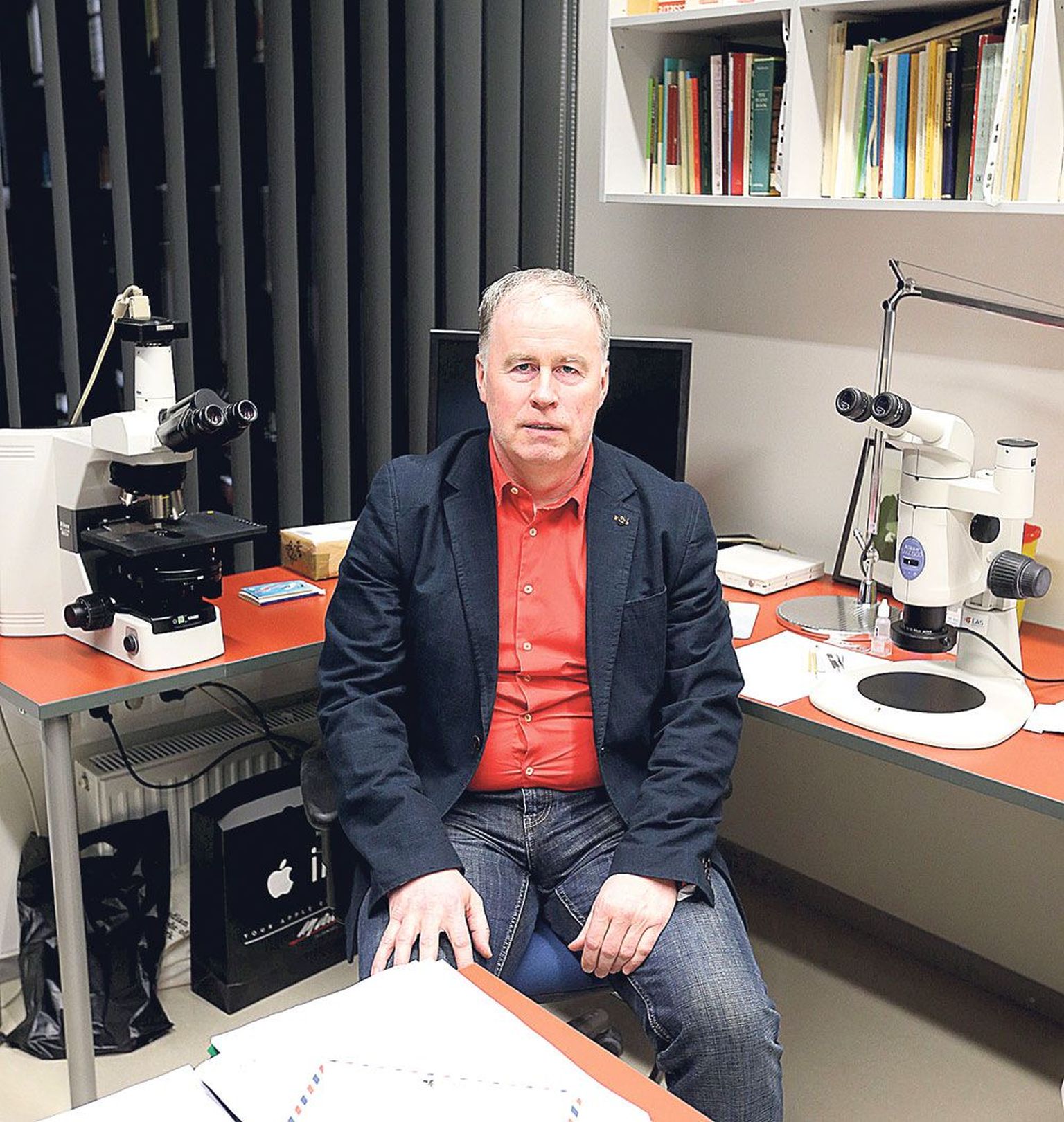 Uue asutuse, Tartu ülikooli loodusmuuseumi ja botaanikaaia direktor on Urmas Kõljalg, kes jääb uut asutust juhtima vähemalt loodusmuuseumi valmimiseni.