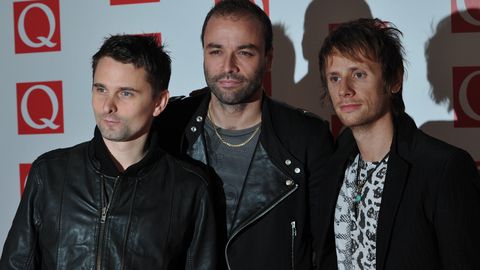 Muse naaseb uue albumiga ja lubab Euroopa areenidele suurt kosmoselaeva