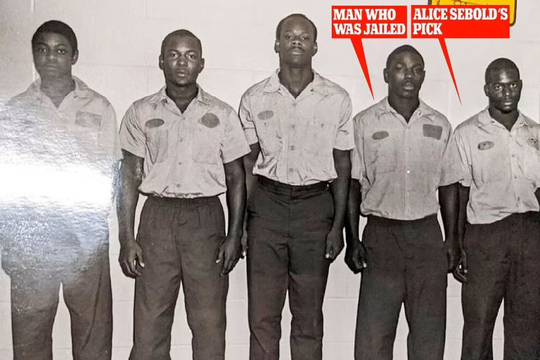 Лайн-ап чернокожих мужчин, среди которых Элис Сиболд выбирала насильника. Энтони Бродуотер - четвертый слева. Сиболд выбрала крайнего правого.