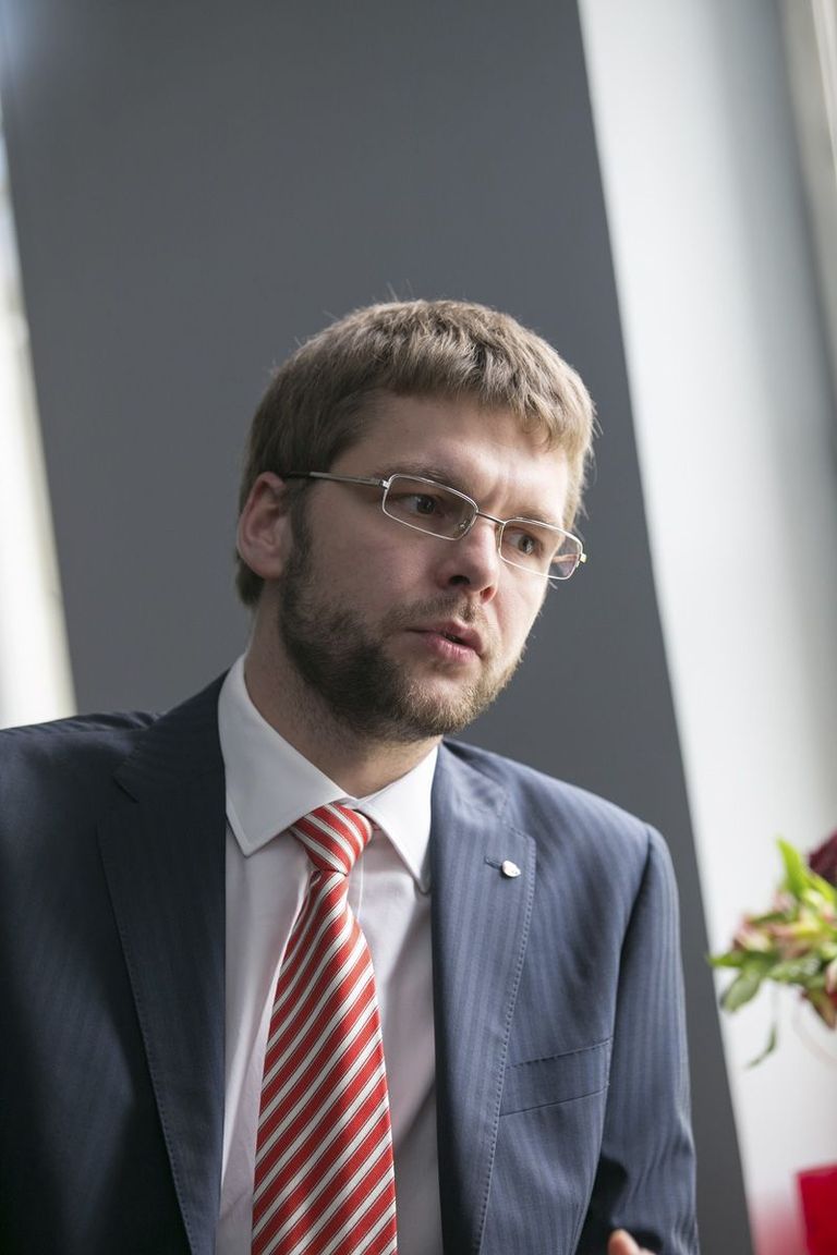 Евгений Осиновский (30) – министр здравоохранения и труда