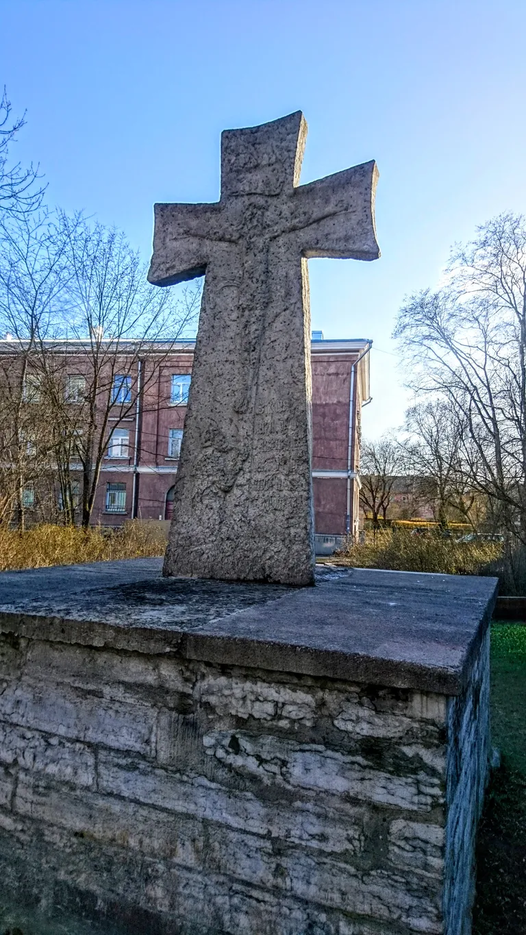 Marta rist, Eesti vanim isikumonument välitingimustes oma algsel kohal (16. s teine pool) Tegemist on Jeruusalemma lahingus langenud Tallinna kodanikule püstitatud mälestusmärgiga, milliseid algselt oli vähemalt kolm. Ristil on kiri:  Aastal 1560, 11. septembril on siin härra Blasius Hochgreve venelaste poolt armutult maha löödud. Jumal olgu talle armuline ning andku talle viimsel päeval rõõmsat ülestõusmist igavesele elule. Aamen.