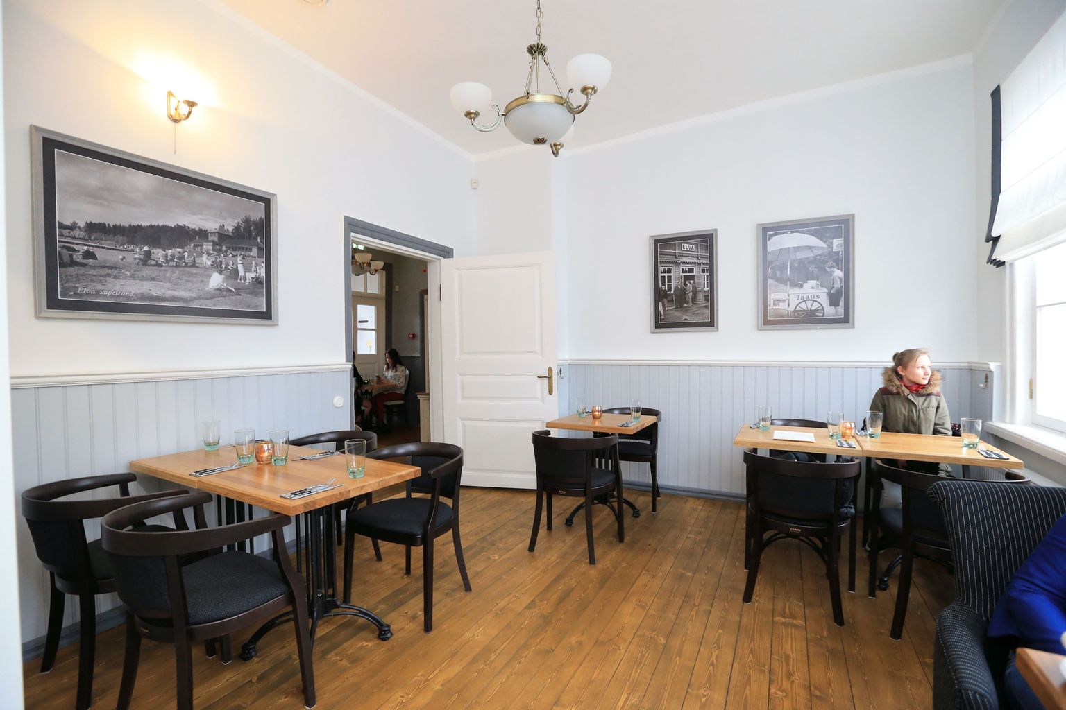 Elva Waksali restorani atmosfäär on inspireeritud kunagise kuurortlinna ajaloost ja linnaga seotud inimestest.