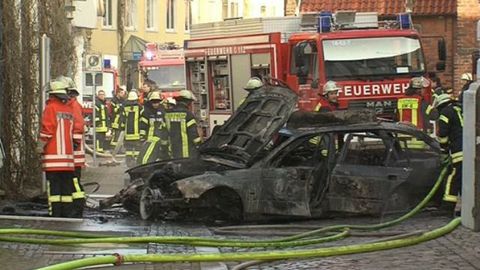 Видео: в Германии автомобиль влетел в ратушу
