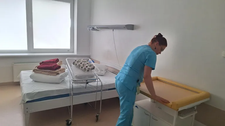 Утром третьей недели сентября в родильном отделении Валмиерской больницы не было рожениц. Семейные палаты ждали мам и пап и их новорожденных малышей.
