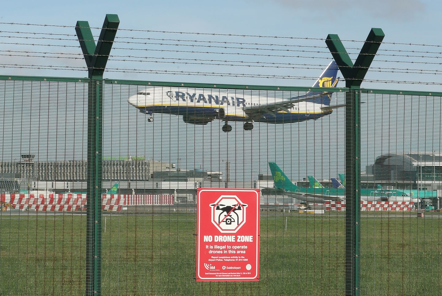 Dublini lennuväljal peatati drooniohu tõttu lennud.