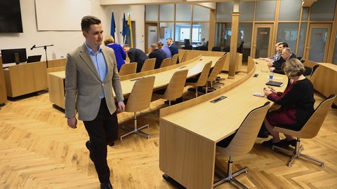 Нарвская оппозиция созвала самовольное заседание горсовета для вынесения вотума недоверия городскому руководству