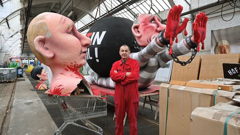 Diseldorfa rīko vērienīgu karnevālu, ignorējot Maskavas dusmas