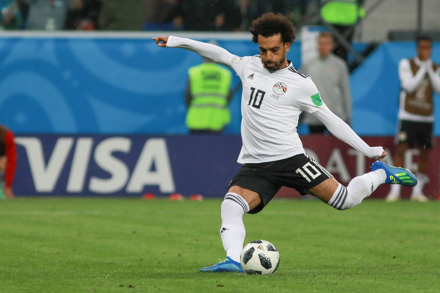 Mohamed Salah realiseeris Venemaa vastu penalti, kuid see ei päästnud meeskonda selgest kaotusest.