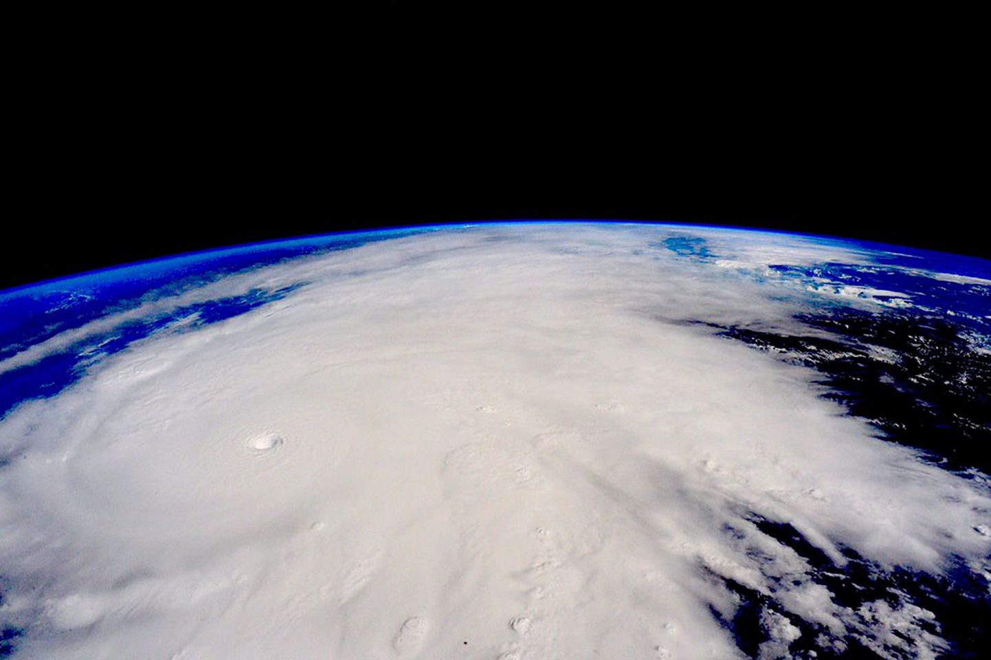 Kosmoseagentuuri NASA foto Mehhiko rannikule lähenevast viienda kategooria orkaanist Patricia.