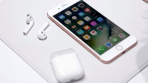 Чехол от Apple AirPods 2 превратят в зарядку для Apple Watch и iPhone