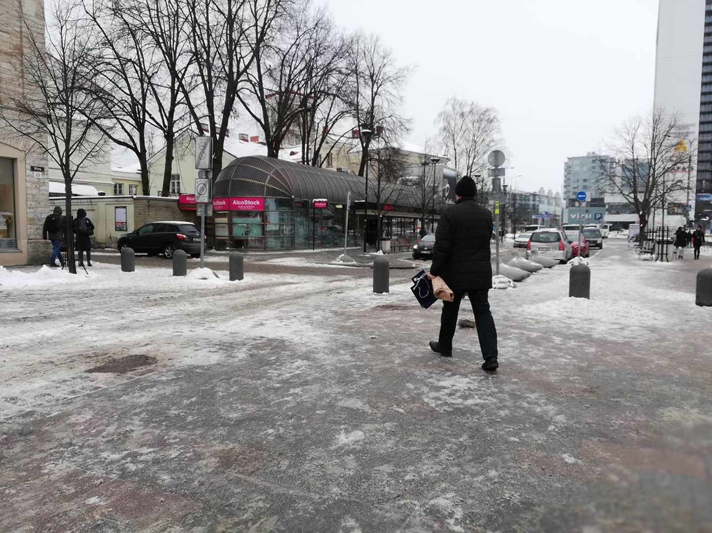 По случаю Женского дня будет открыт подъезд к цветочным киоскам на улице Виру в Таллинне. Фото иллюстративное.