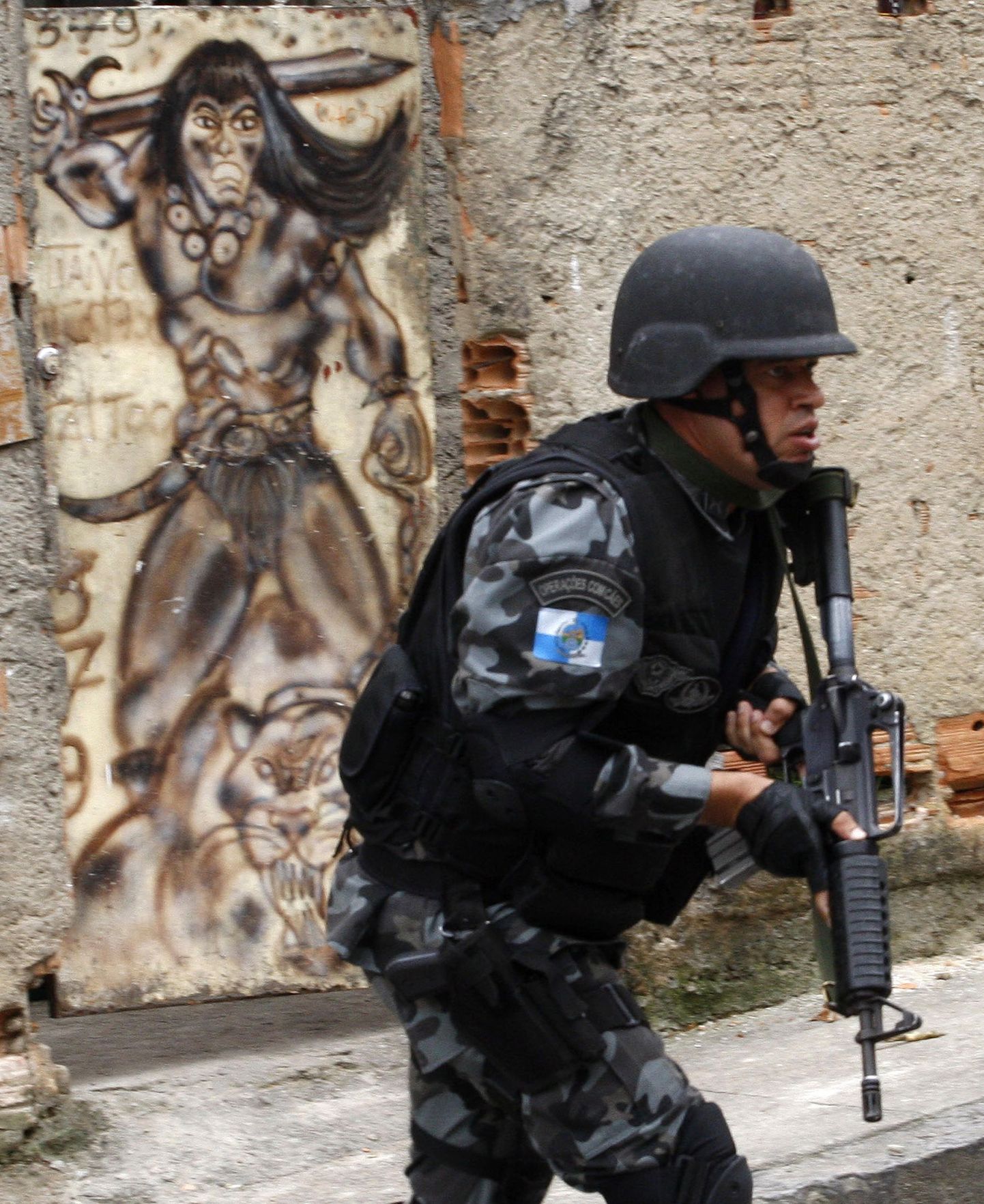 Brasiilia politseinik patrullimas.