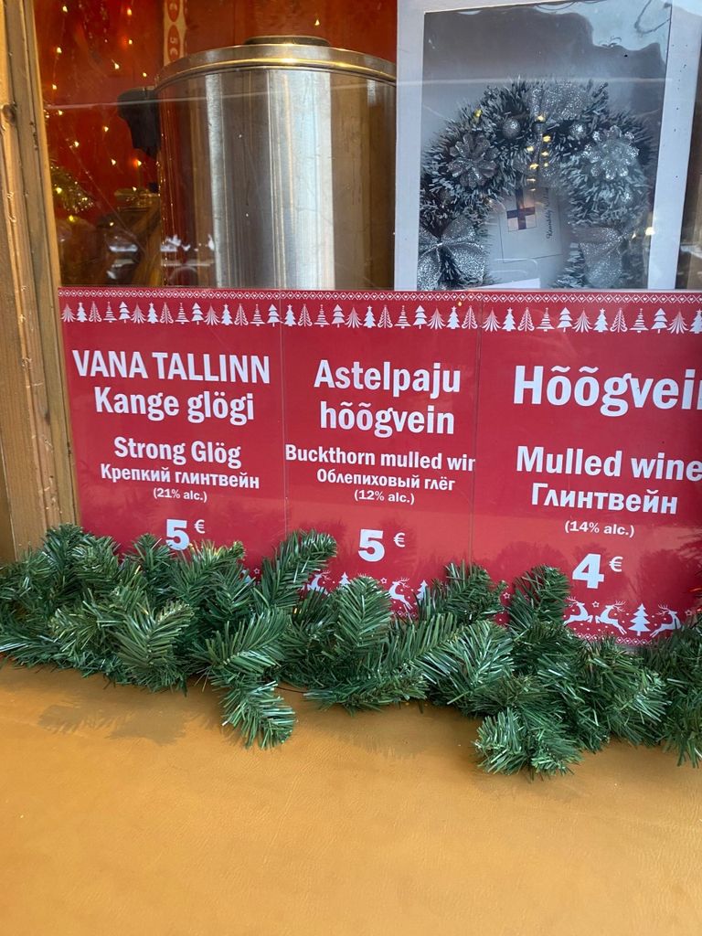 Hõõgveini hind Tallinna jõuluturul.