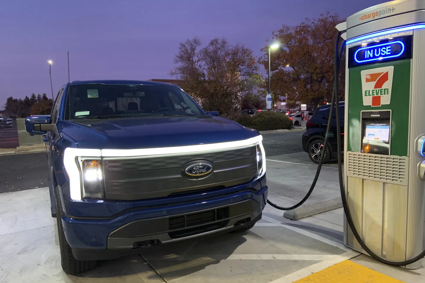 Электрический Ford F-150 Lightning.