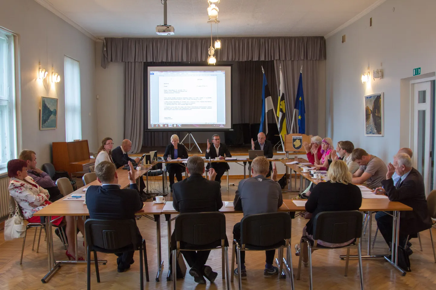 Juuni keskpaigas peetud Otepää vallavolikogu istungil otsustati, et nüüdsest jätkab kohalik vallavalitsus viie liikme asemel kolmeliikmelisena. Väljajäänute arvates oli tegemist ebaseadusliku otsusega. Foto on illustratiivne.