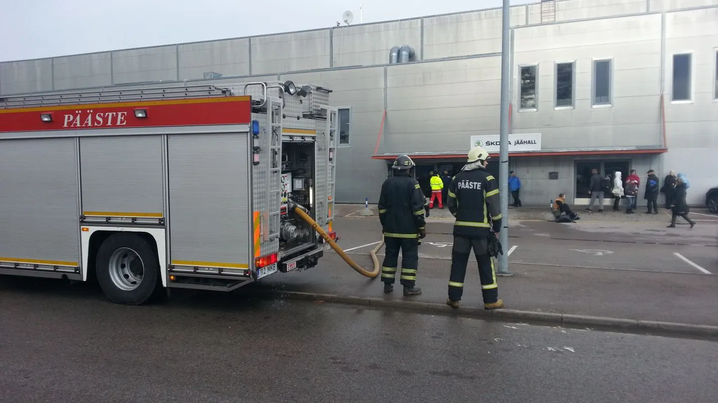 Laupäeval põles Haaberstis jäähall.