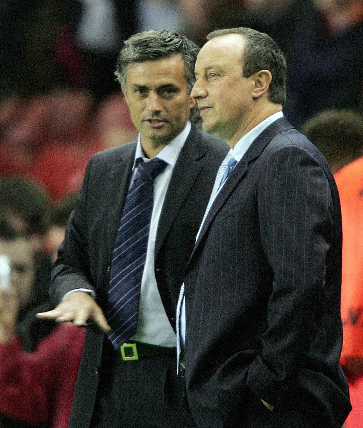 Jose Mourinho ja Rafael Benitez (paremal)