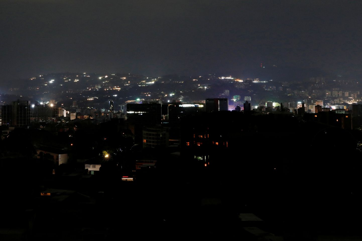 Lielā daļā Venecuēlas pārtraukta elektropiegāde