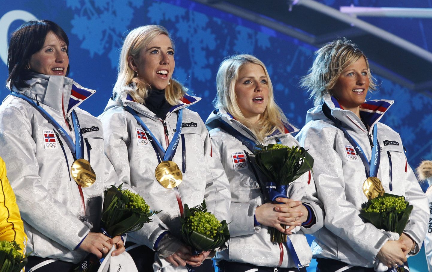 Võidukas Norra teatenaiskond 2010. aasta olümpial: vasakult Marit Björgen, Kristin Steira, Therese Johaug ja Vibeke Skofterud.