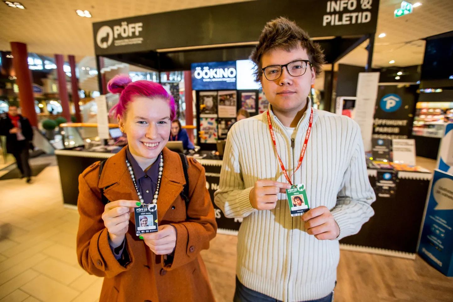 PÖFFi stammkunded vaatavad nii palju, kui jaksavad: raamatupidaja Helina Trepp võtab filmifestivali toimumise ajaks lausa puhkuse, filmikriitika Ralf Sauter valib seansse käigu pealt.
