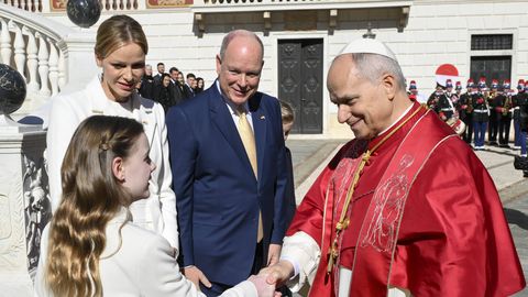 Šarlīna un Gabriela baltā pie pāvesta Leona: karaļnama dāmas apbur pasauli