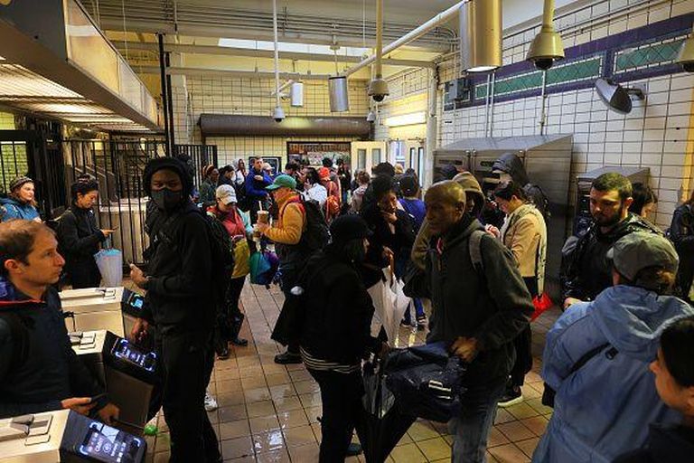 Многие станции нью-йоркского метро закрыты из-за наводнения