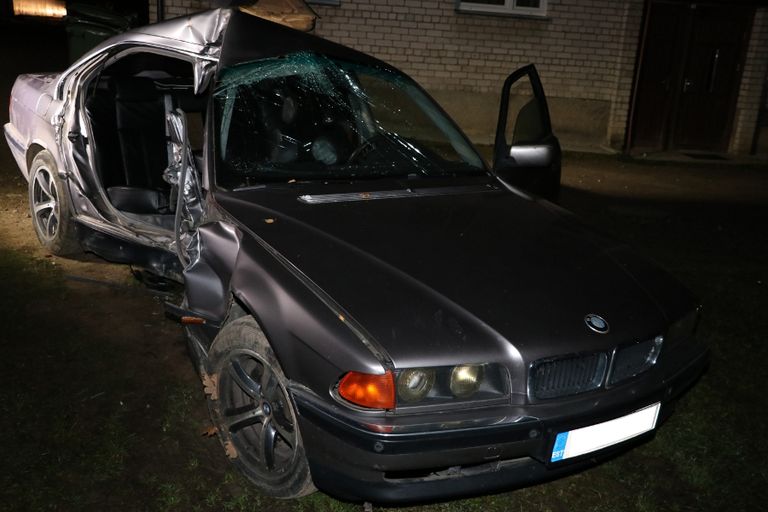 BMW, в которой пострадали пассажиры.
