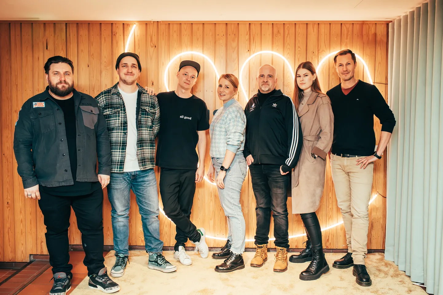Vasakult: Mihkel Sirelpuu (SMUUV), Karl Sirelpuu (Warner Music Live Estonia), Fredi Lunden (Warner Music Finland), Jaana Kapanen (Warner Music Live), Samppa Hartikainen (Warner Music Live), Meiliin Soome (Warner Music Baltics), Mikko Manninen (Warner Music Finland/Baltics)