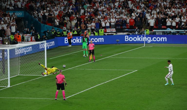 Itaalia väravavaht Gianluigi Donnarumma tõrjus Inglise mängija Jadon Sancho penalti. Itaalia võitis EMi finaalis Inglismaad 3:2