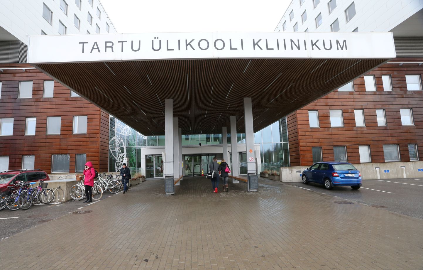 Kannatanud viidi Tartu ülikooli kliinikumi.