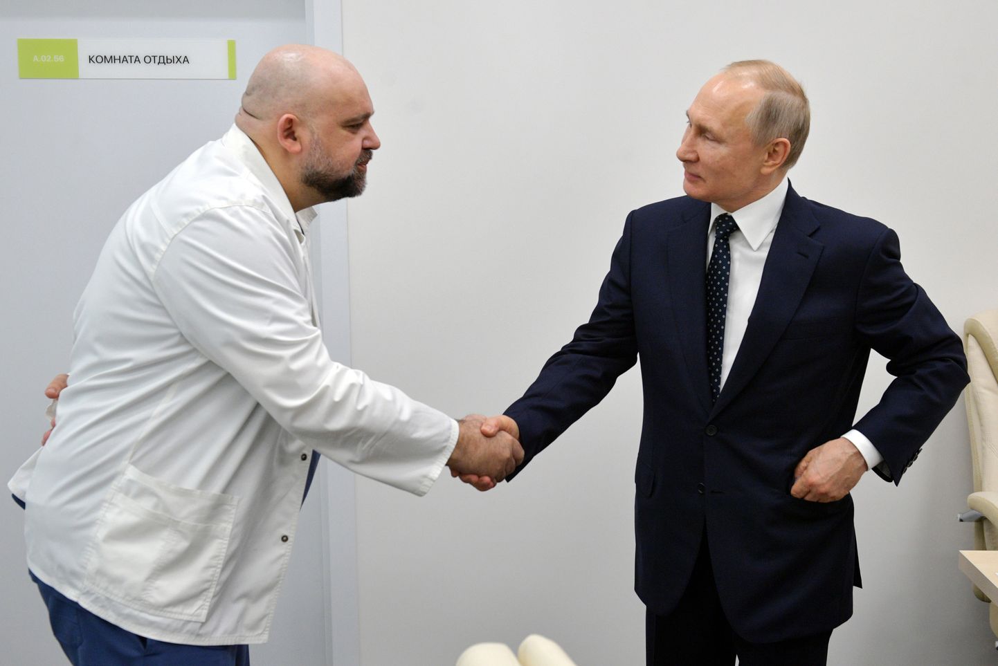 Vene president Vladimir Putin kohtumisel Moskva haigla peaarsti Deniss Protsenkoga, kellel tuvastati hiljem koroonaviirus.