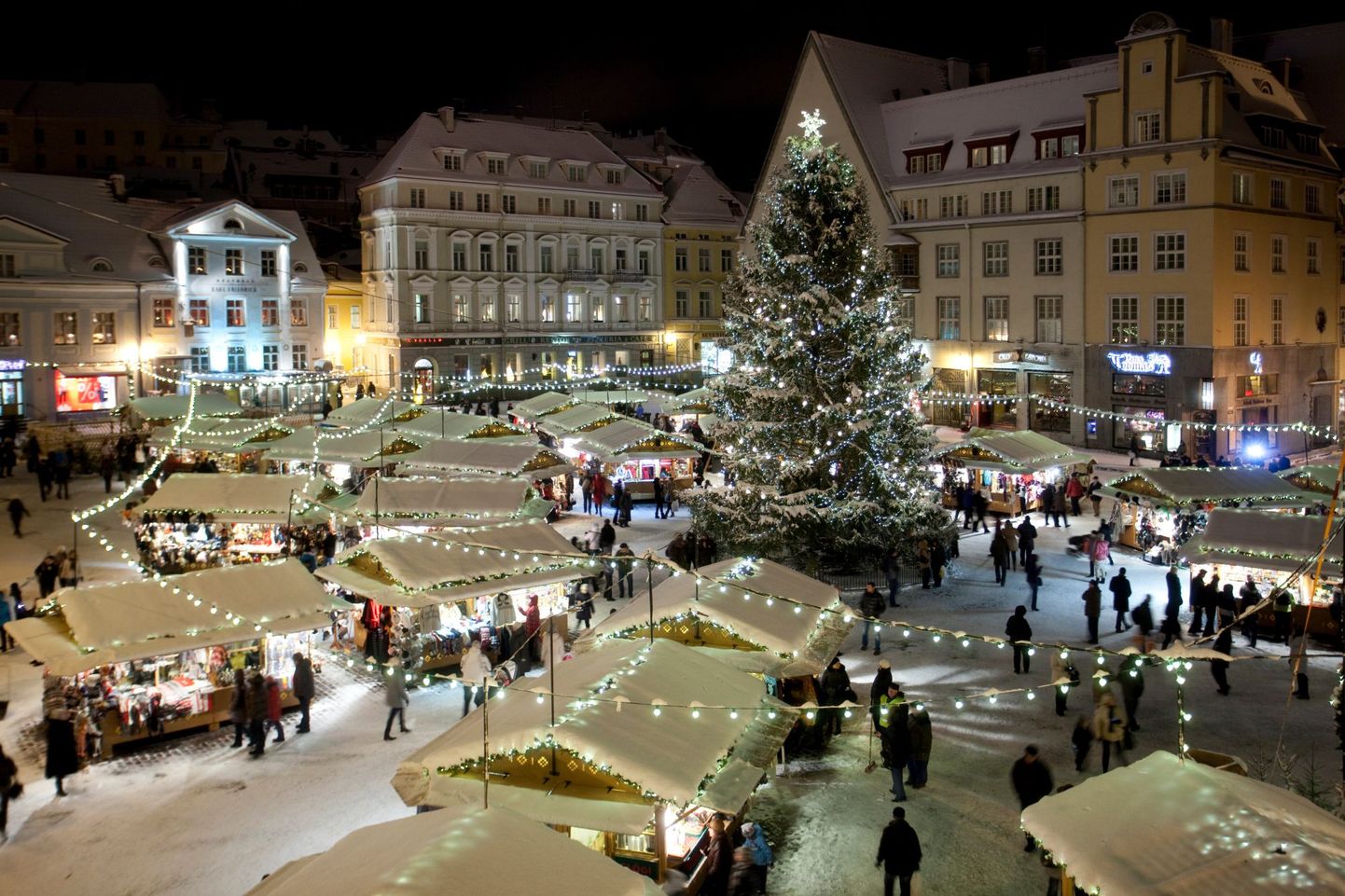 Tallinna Jõuluturg saab täna koos esimese lumega ametliku alguse!