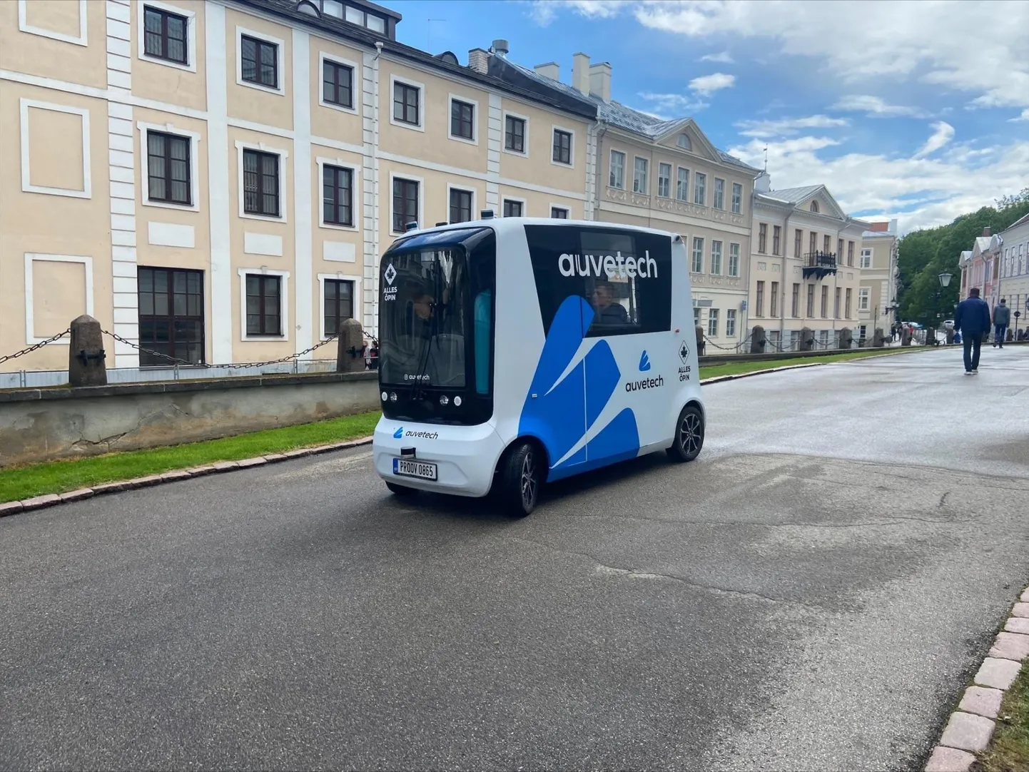 Tartus käivad Auve Techi isesõitva bussi katsetused, varsti lisandub selliseid sõiduvahendeid tänavatele veelgi.