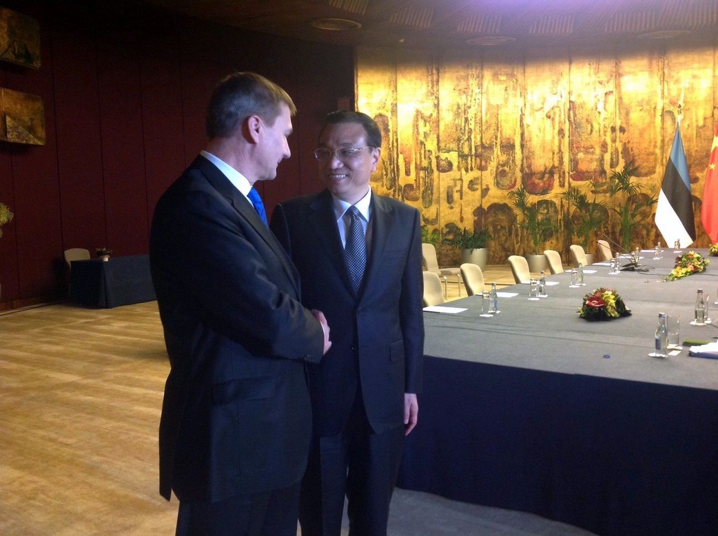 Peaminister Andrus Ansipi kohtumine Hiina Rahvavabariigi peaministri Li Keqiangiga Bukarestis 25.novembril 2013.